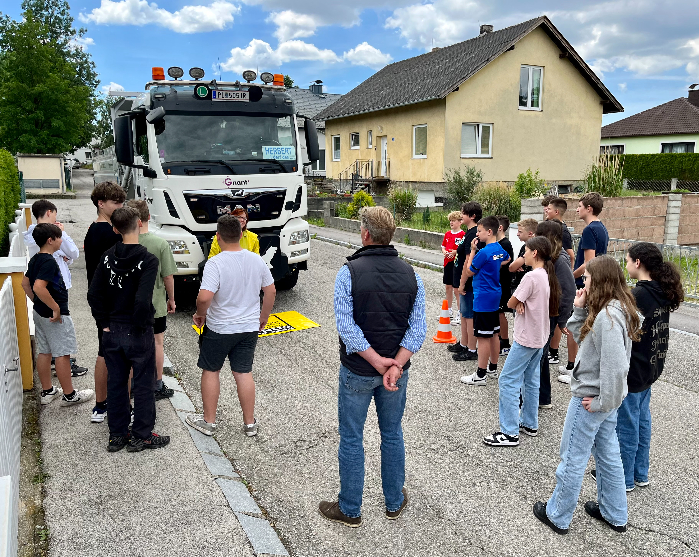 LKW_bringt_(8).jpg